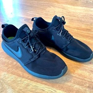 Nike Roshe All Black